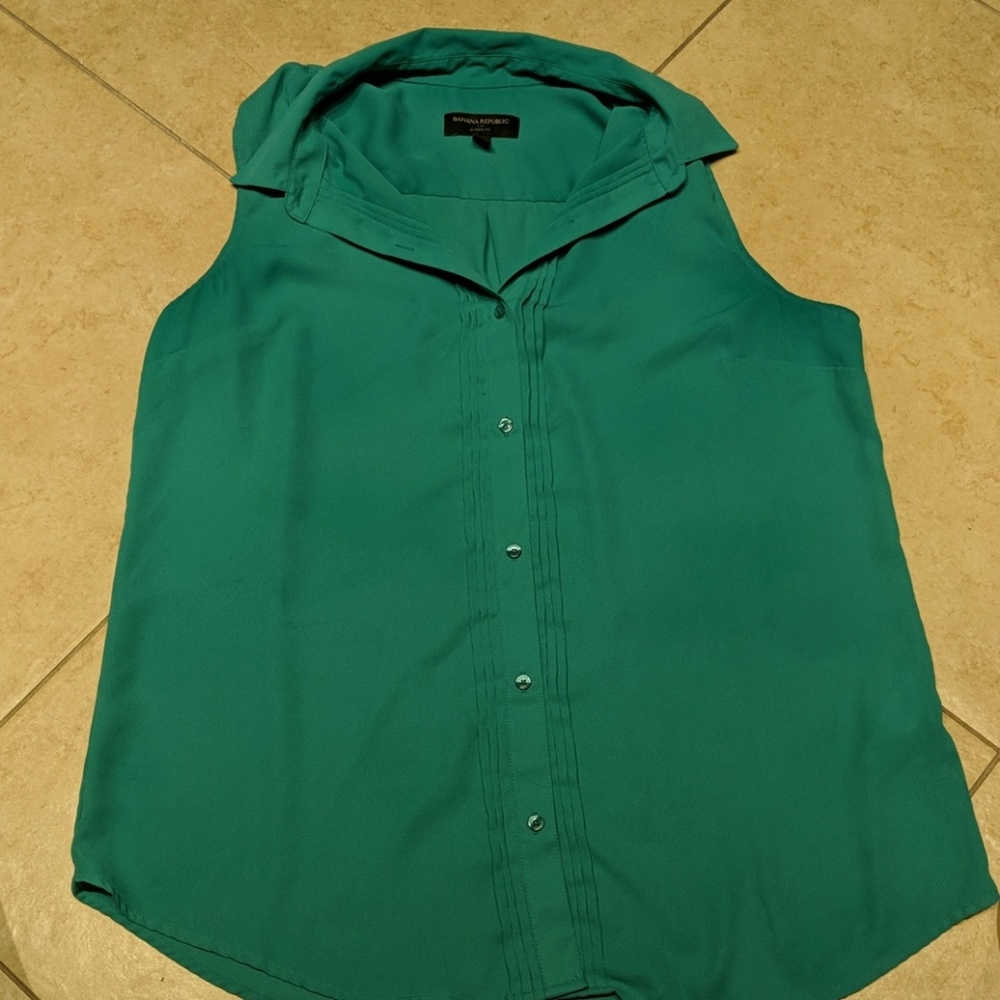 Green sleeveless Banana Republic blouse